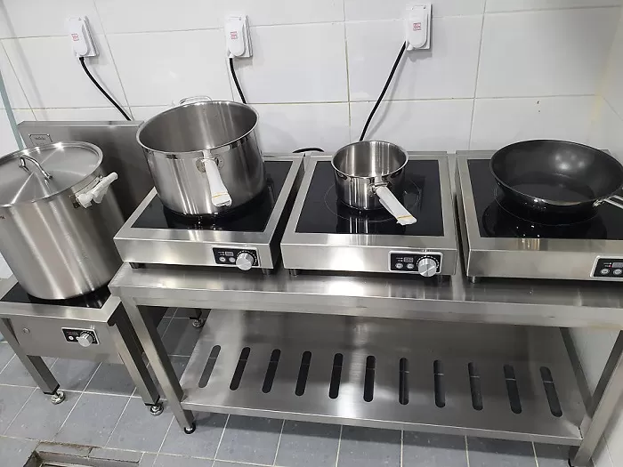 bếp từ c&ocirc;ng nghiệp c&ocirc;ng suất lớn