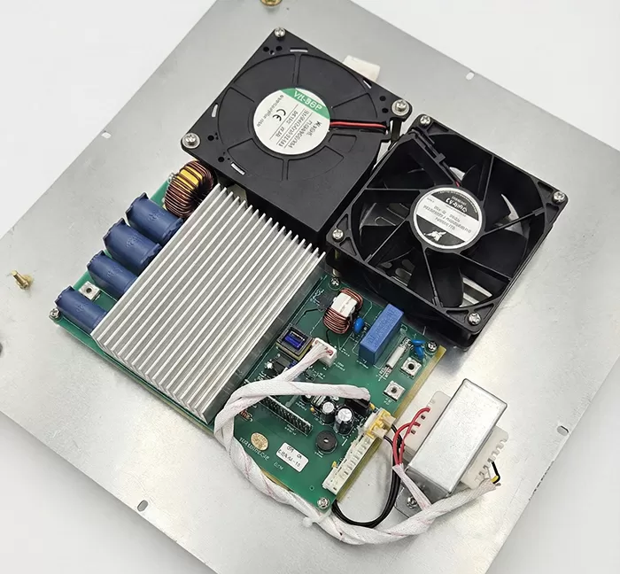 Hệ thống tản nhiệt v&agrave; bảo vệ linh kiện bếp từ