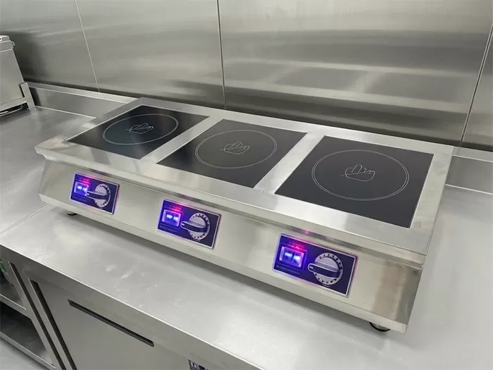 h&igrave;nh ảnh bếp từ c&ocirc;ng nghiệp 3 họng 5000w