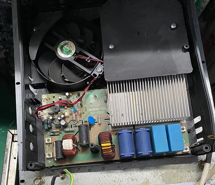 linh kiện k&eacute;m chất lượng của bếp từ c&ocirc;ng nghiệp gi&aacute; rẻ