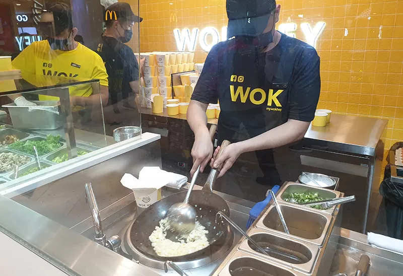 Bếp từ công nghiệp Sang Long: Bí quyết tạo Wok Hei chuẩn vị