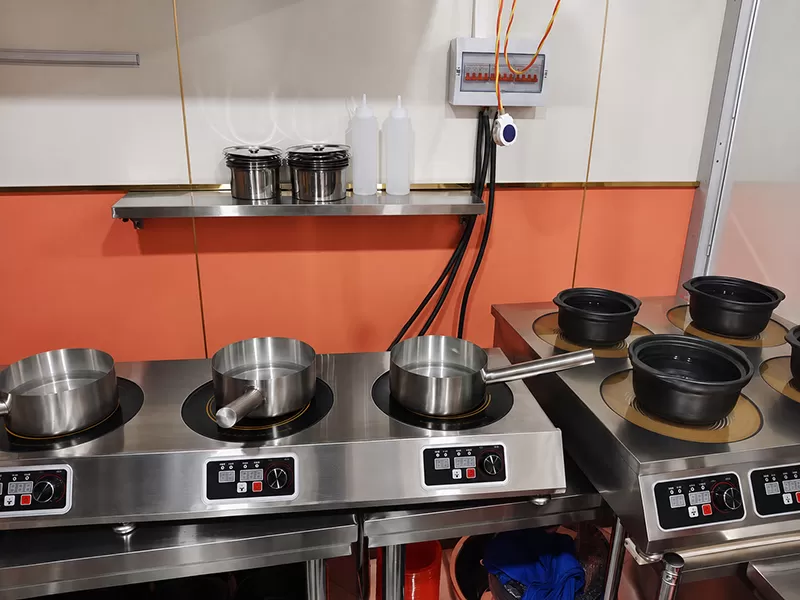 So sánh bếp từ công nghiệp và bếp hồng ngoại